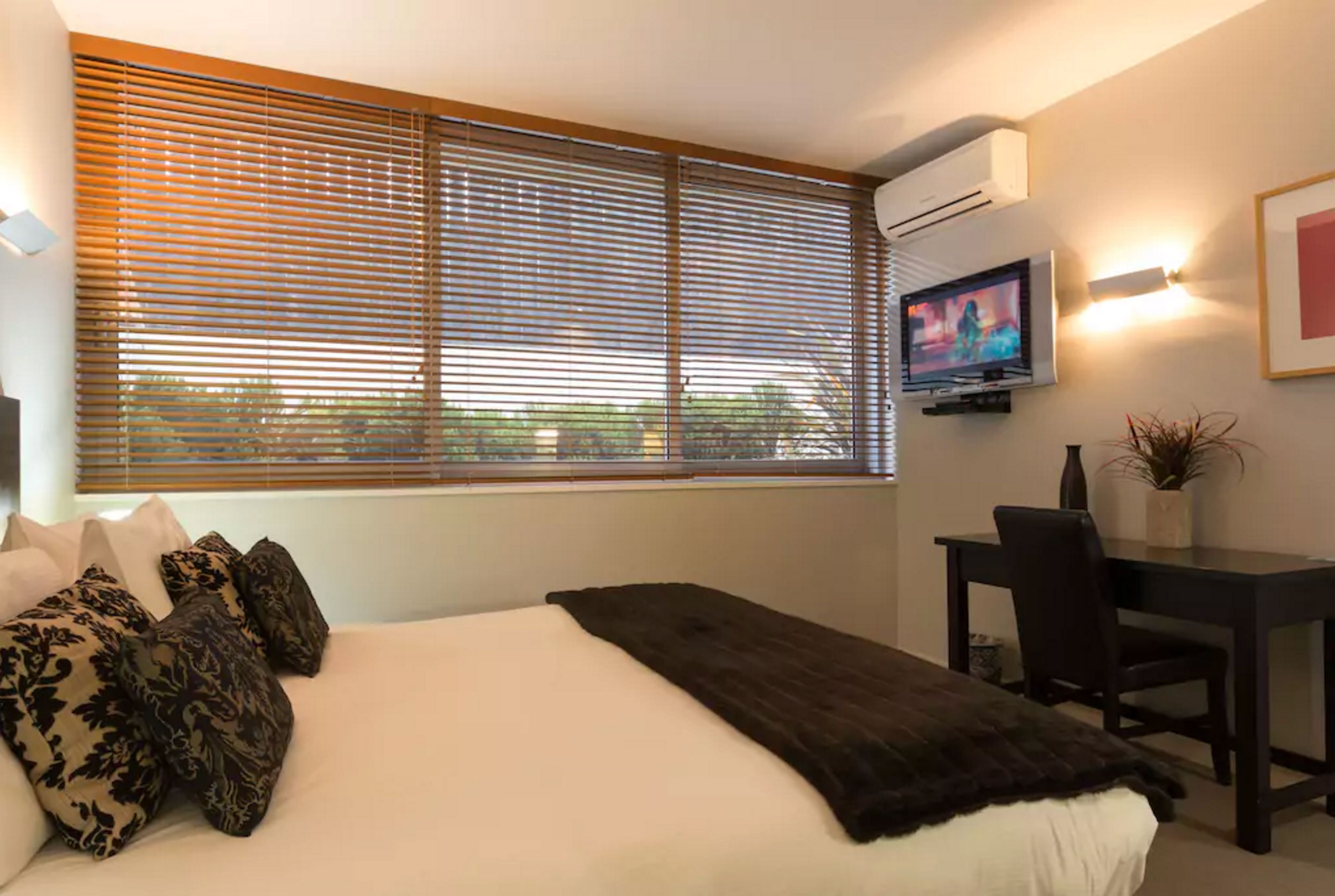 Second bedroom of Queenstown Holiday Apartment - King or 2 x single Second bedroom of Queenstown Holiday Apartment - King or 2 x single